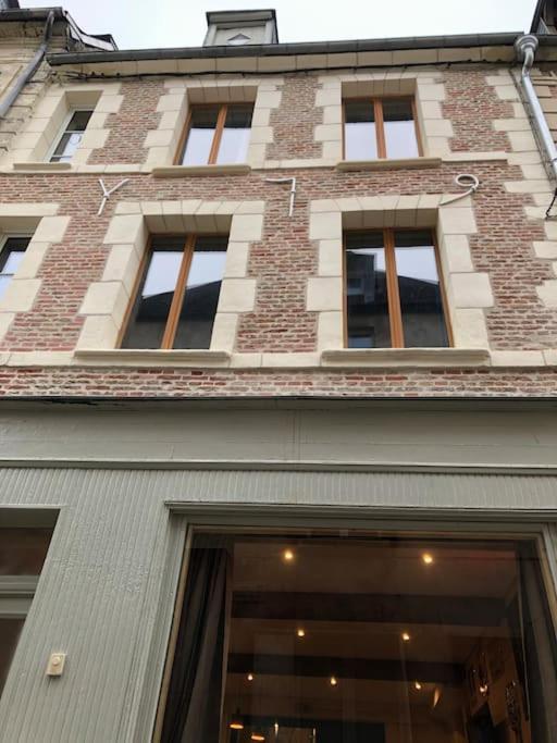 Suite de charme au pied de la cathédrale Laon Exterior foto
