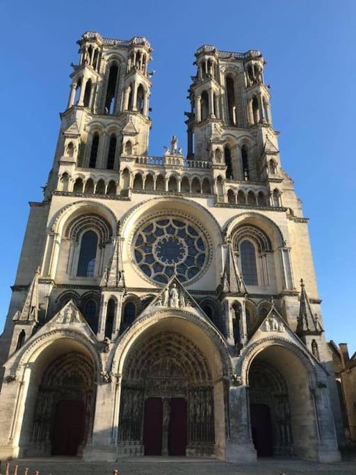 Suite de charme au pied de la cathédrale Laon Exterior foto